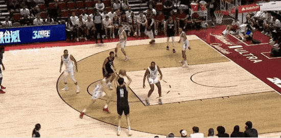 篮网新秀表现惊艳，全场观众掌声不断，感觉功能点击.