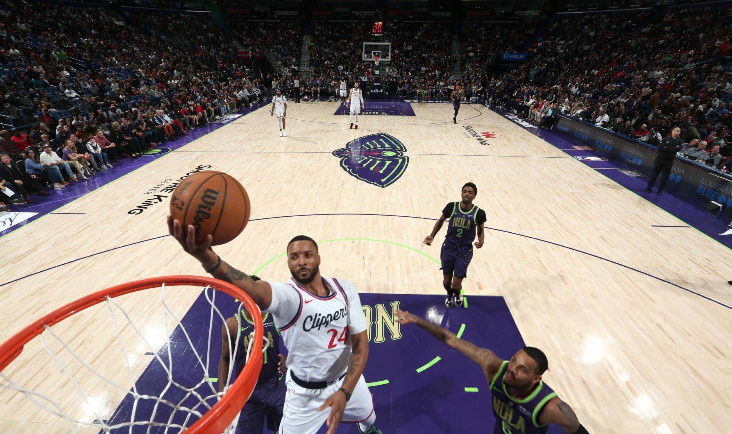 九游游戏平台包含重返赛场首场状态出色，快船观众沸腾！，萨拉赫重返赛场上演精彩一战的词条