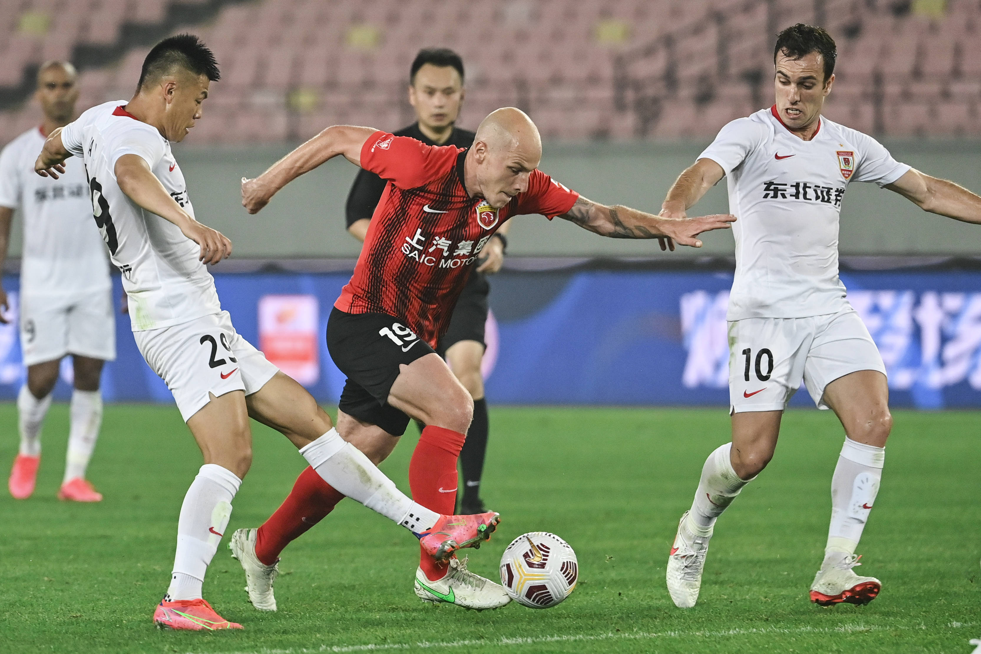 九游游戏下载中心国际比赛日体能课后，里昂止住颓势备战中超，信心回归，控场能力受关注的简单介绍